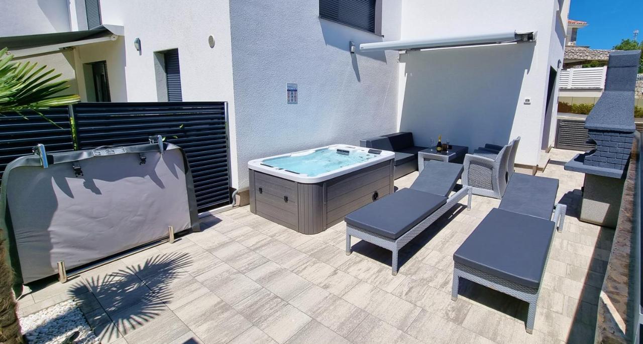 Bartol Luxury Apartments Krk Croatia, With Own Hot Tub - Whirlpool Крк Екстер'єр фото
